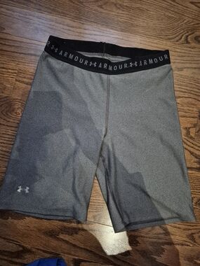 Under Armour Men's Black & Gray Performance Compression Shorts